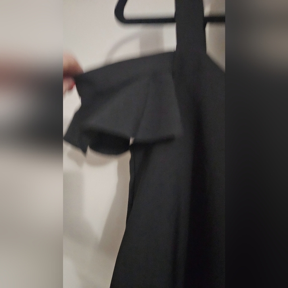 TOPSHOP Black off the shoulder top. Size 8 - Picture 9 of 13